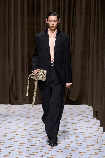 Look 15